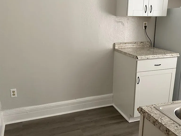 235 Montgomery St #3 — Photo 13