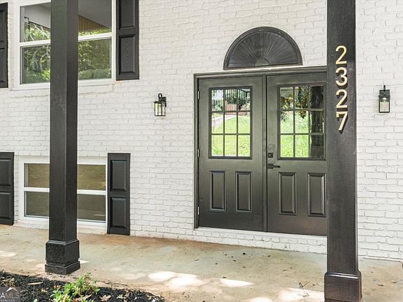 4th image of 2327 Greenway Dr