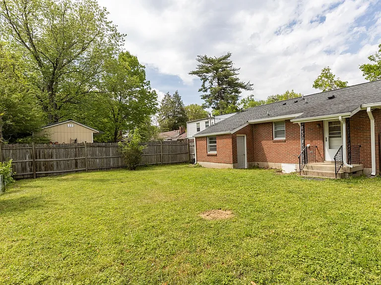 1109 Maplehurst Ln — Photo 24