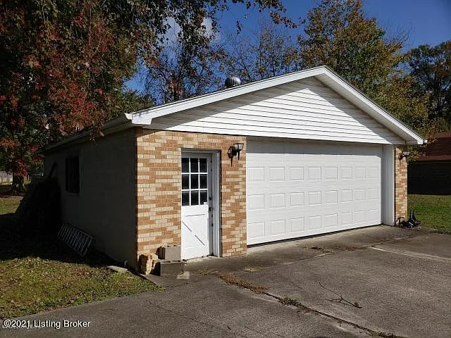 4625 Dover Rd — Photo 2