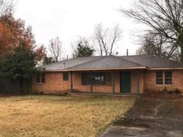 906 E Jackson St, Hugo, OK 74743