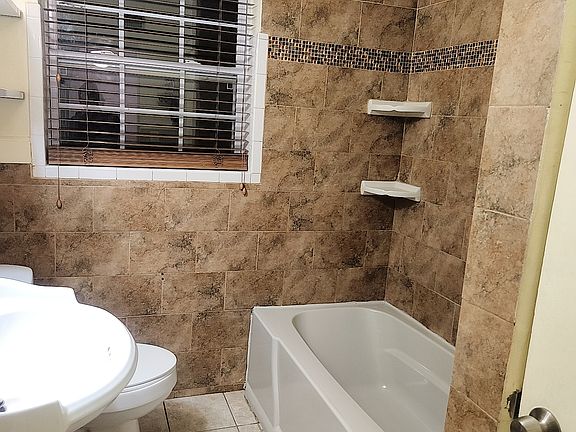 3rd image of 1010 Arco Dr Floor 1