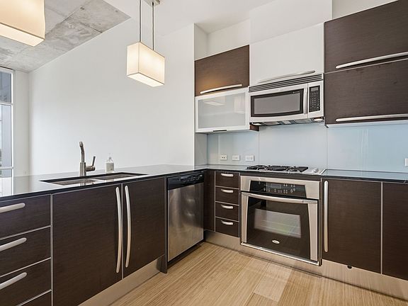 5th image of 700 12th Ave S Unit 1208