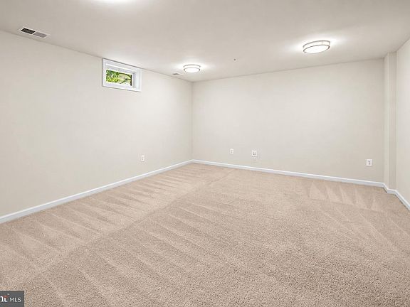 5th image of 3216 Vogel Rd