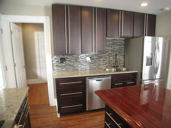 3rd image of 18 Russell St #2