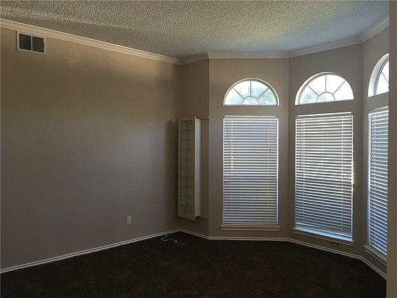 3rd image of 814 Ashwood Dr