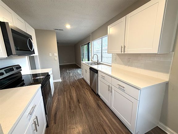 3rd image of 9117 Fairmont Cir