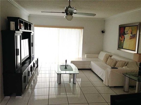 2nd image of 1306 Interlachen
