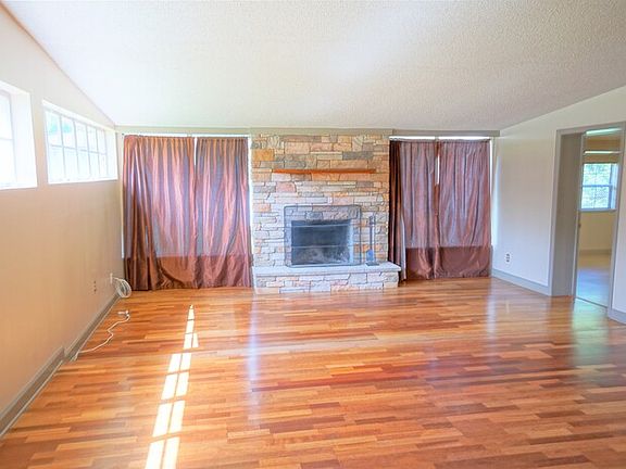 4th image of 4914 N River Shore Dr