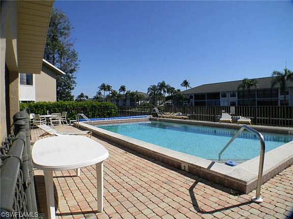 3rd image of 4717 SW 13th Ave APT 208
