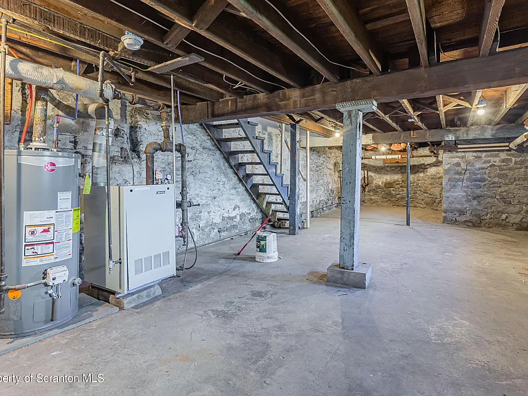 802 Quincy Ave — Photo 16