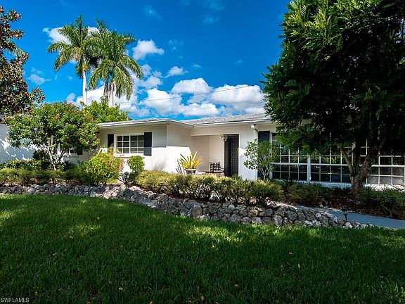 3rd image of 1365 Melaleuca Ln