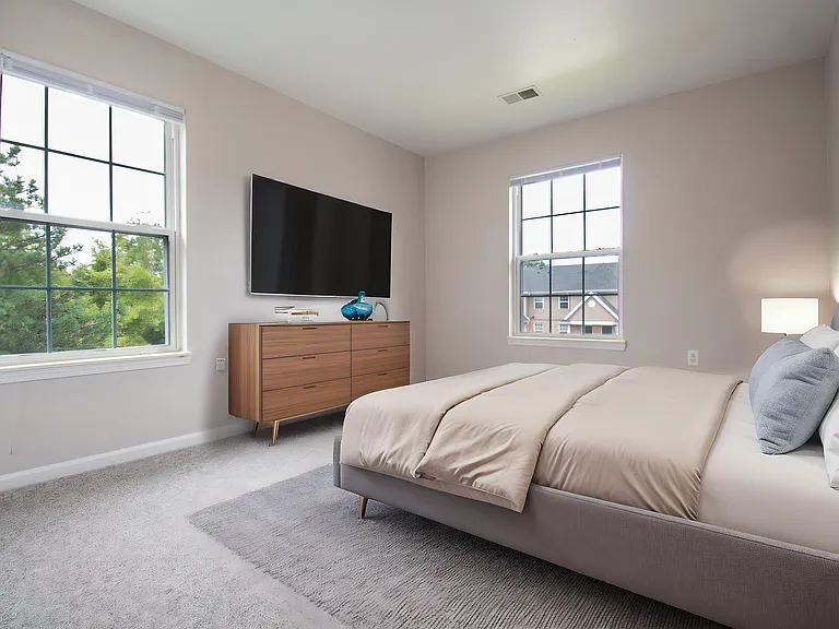 Silver Creek Apartments — Photo 6