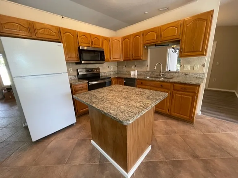 9332 Trevarthon Rd — Photo 19