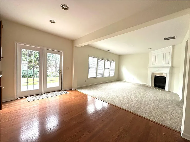 5876 Rue Villa Ln — Photo 3