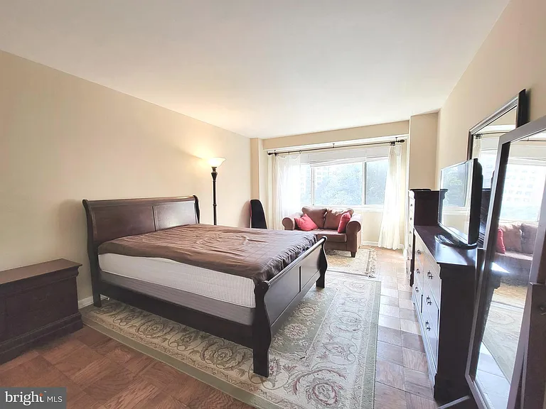 4201 Cathedral Ave NW #820E — Photo 12