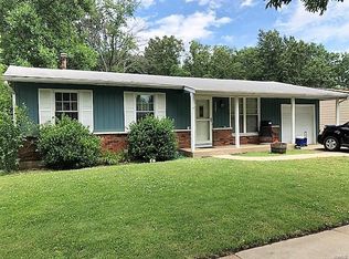 1437 Noche Ln, Fenton, MO 63026