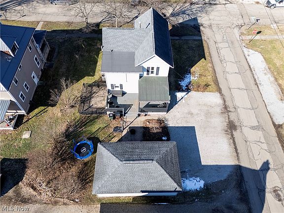 2nd image of 334 N Wood St