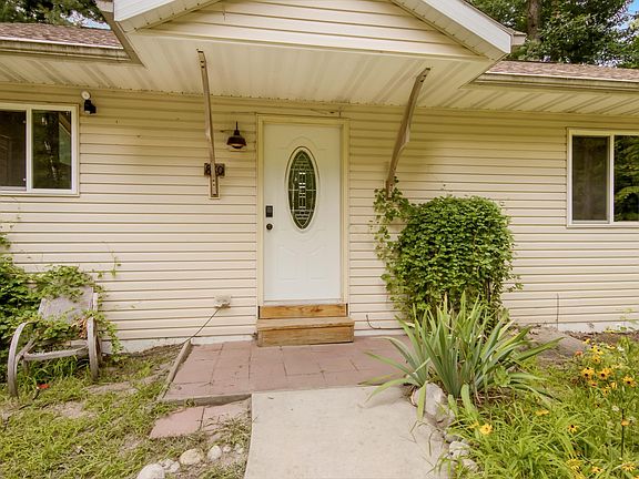 2nd image of 880 Cedar Trl