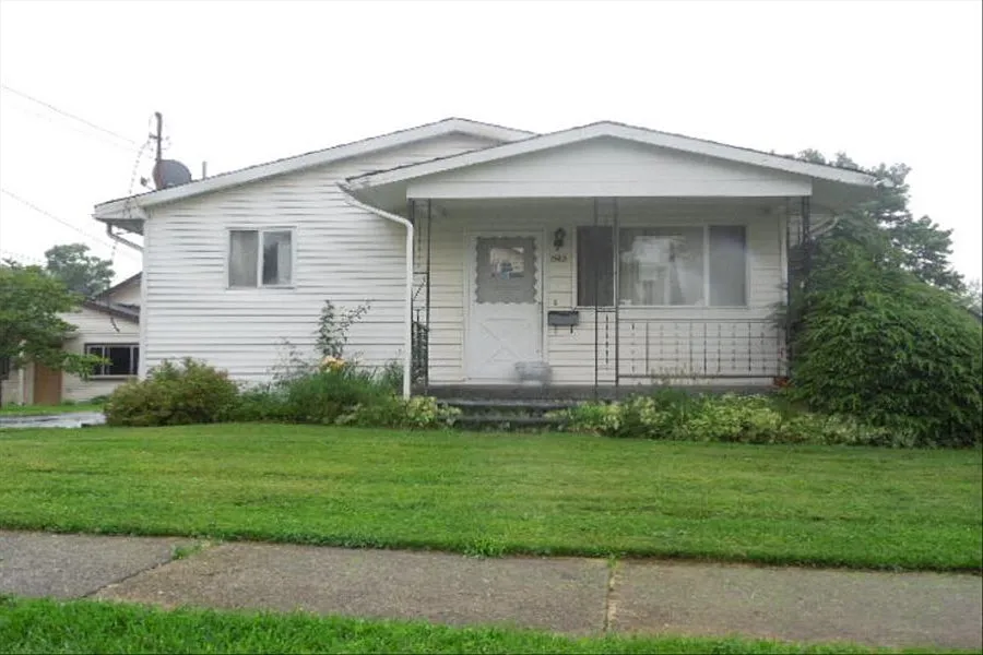 1545 Sheridan Ave NE photo 1