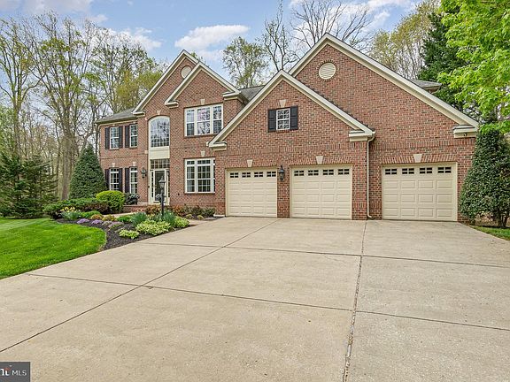 4th image of 1002 Diamond Oaks Ct