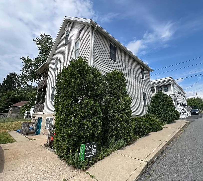 301 E Elm St