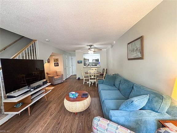 3rd image of 3837 Lasalle Dr APT 109
