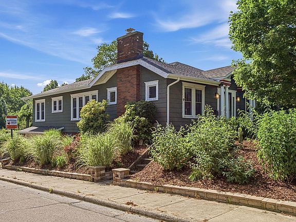 3rd image of 2501 Lakeview Ave
