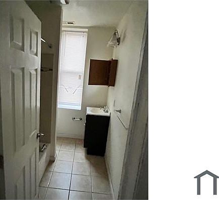 5th image of 1743 W Erie Ave #3