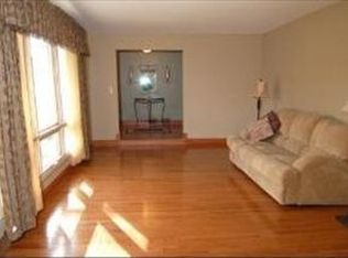 216 E Niagara Ave, Schaumburg, IL 60193