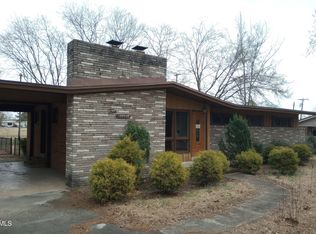 410 W Barrington St, Dunn, NC 28334