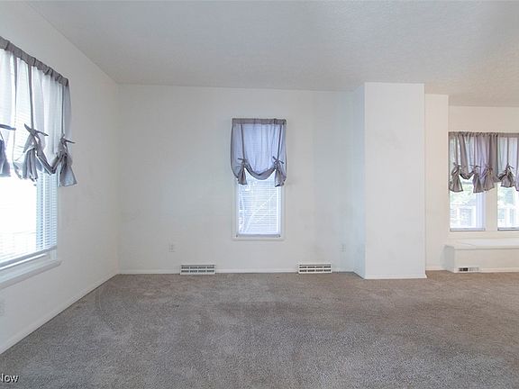 4th image of 366 S Prospect St