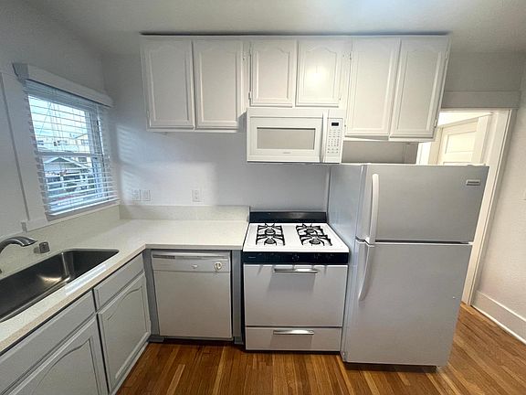 3rd image of 324 Cherry Ave