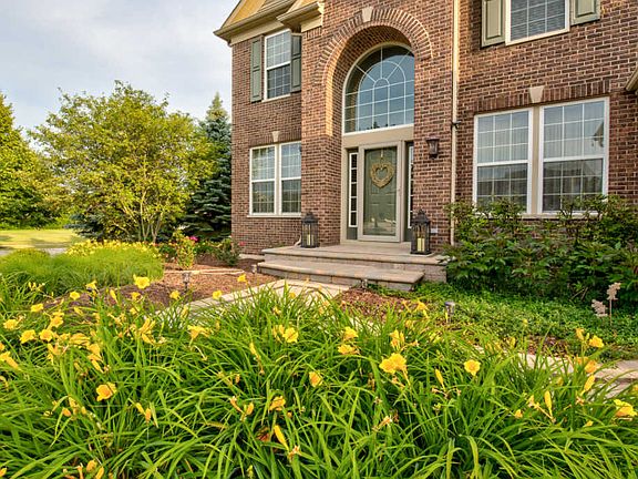 5th image of 25005 Canterbury Ct