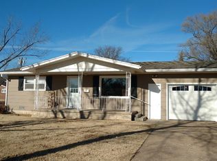 537 W 4th St, Russell, KS 67665