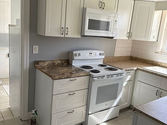 5th image of 705 Yowell Ave