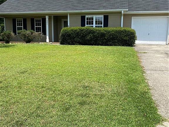 2nd image of 384 Northwoods Dr