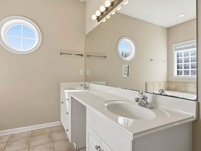 8349 Grayson Grv — Photo 18