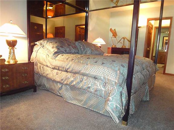 1st fl master bedroom