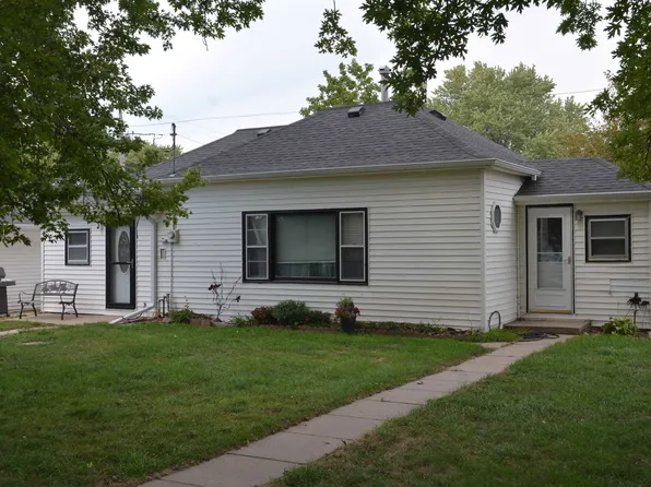 643 S Brown Ave, Minden, NE 68959