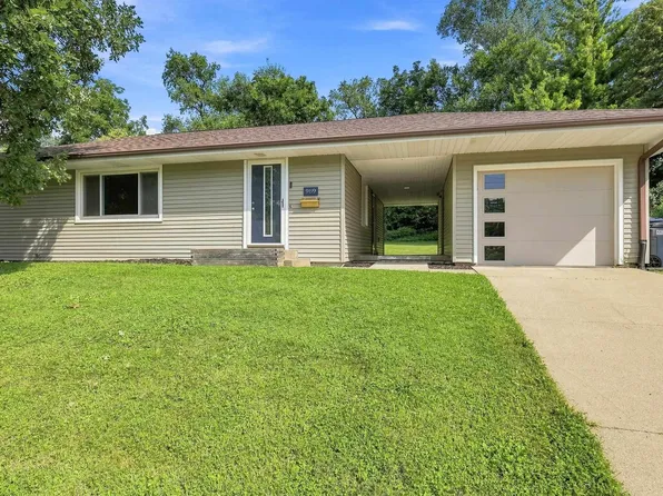 989 Tressa St, Dubuque, IA 52003