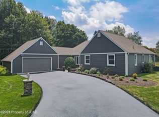 60 Outlet Rd, Dallas, PA 18612