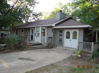 520 Laughlin St, Tonganoxie, KS 66086