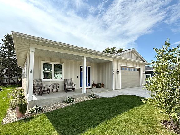 4th image of 704 Maple Pl