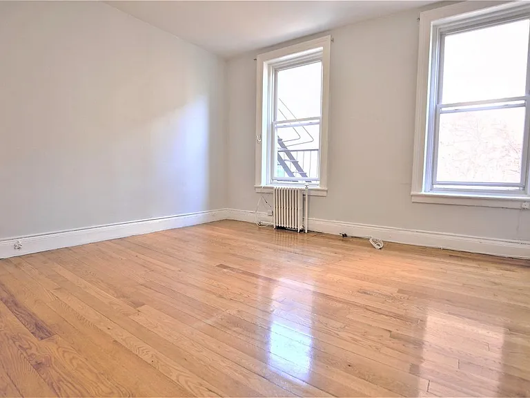 535 Washington St #2 — Photo 6