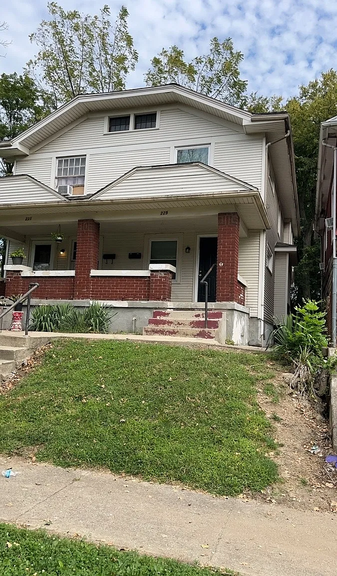 3 bed, 1.0 bath, 1252 sqft, $1,200 — Photo 1