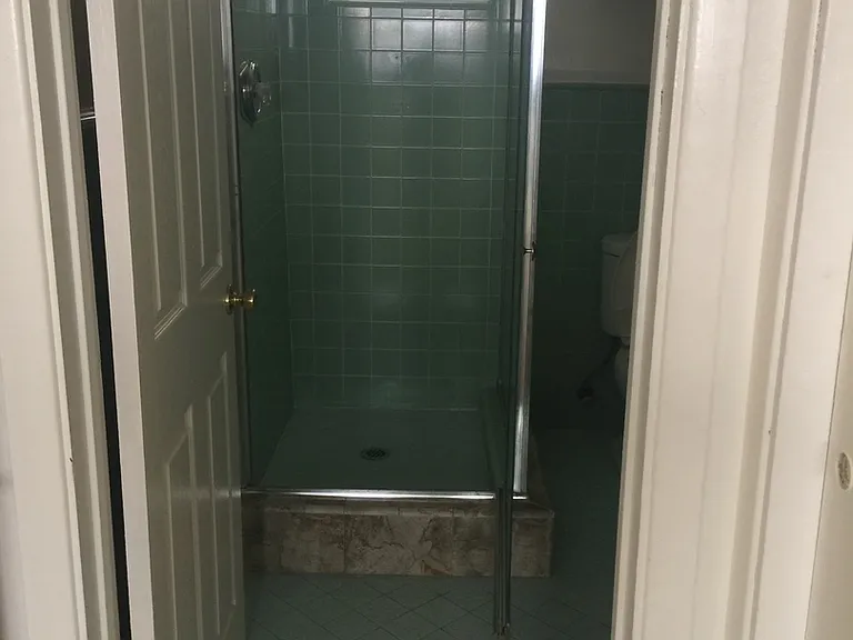 1 Bedroom on Ingraham Street blocks from the beach in Pacific Beach! — Photo 3