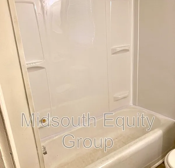 420 N McLemore Ave — Photo 7