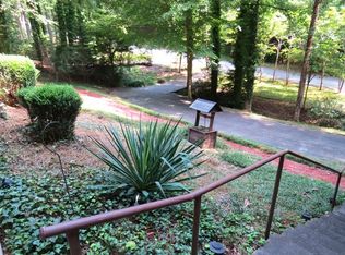 203 Arrowhead Trl, Martinsville, VA 24112