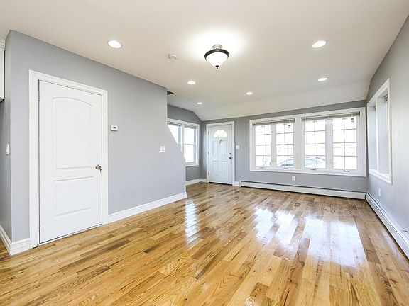 5th image of 423 Beach 45th St